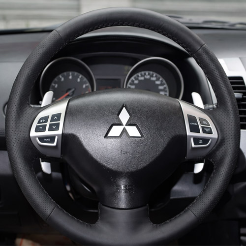 Δερμάτινη επένδυση τιμονιού για Mitsubishi